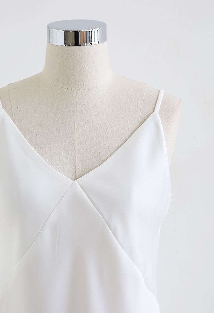 Débardeur camisole en satin à col en V en blanc