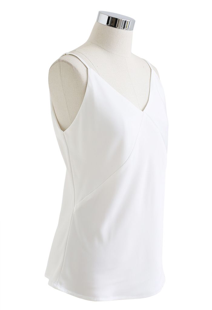 Débardeur camisole en satin à col en V en blanc