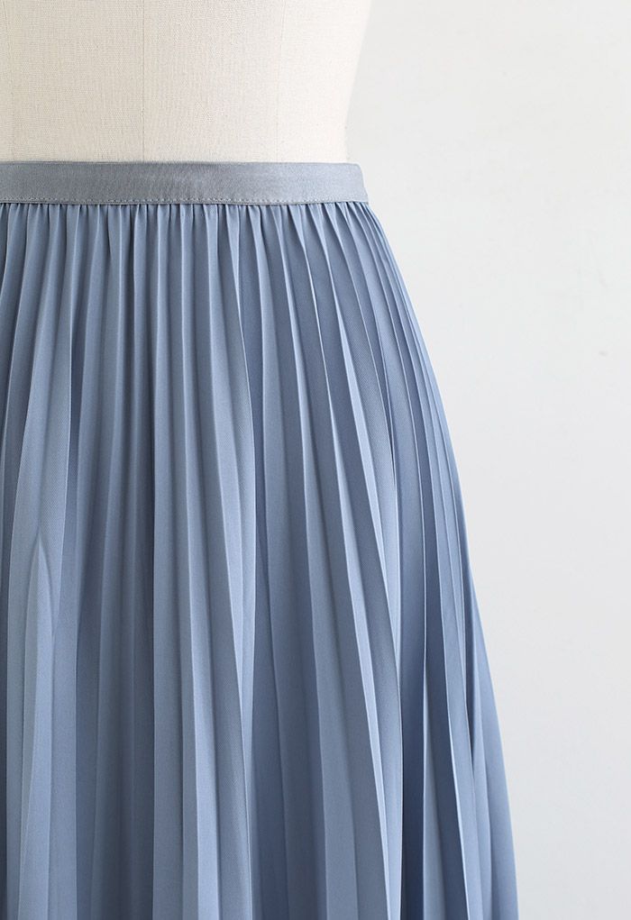 Jupe mi-longue plissée Simplicity en bleu