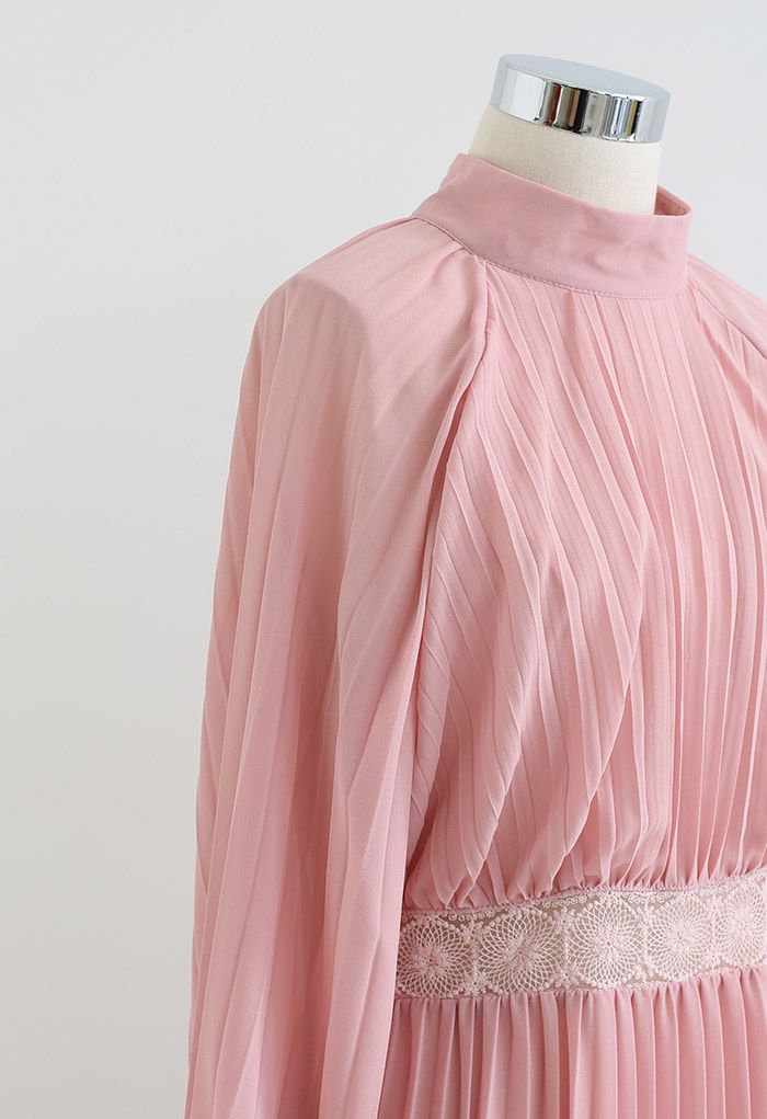 Robe maxi plissée à la taille en dentelle rose