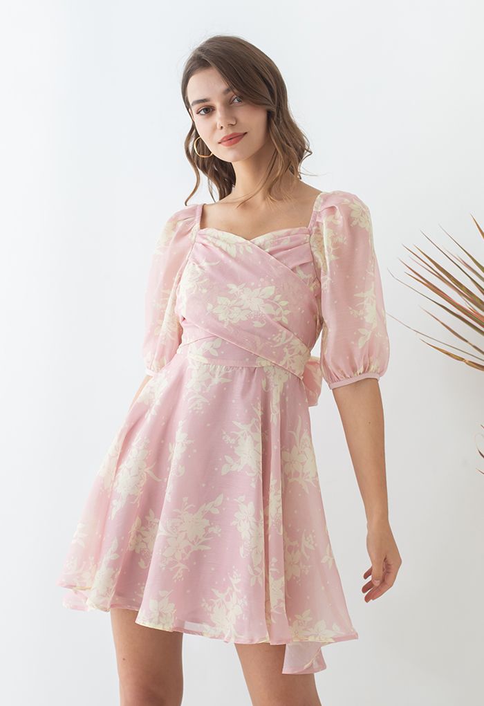 Robe fleurie rose à nouer dans le dos