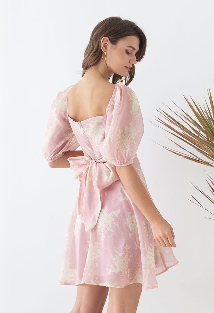 Robe fleurie rose à nouer dans le dos