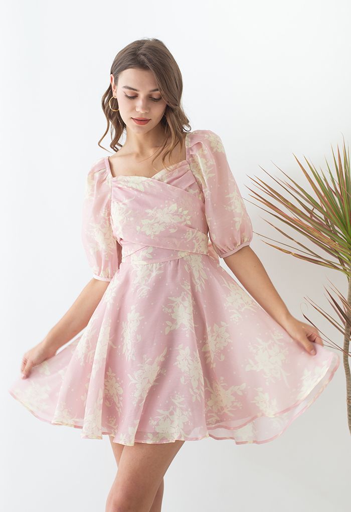 Robe fleurie rose à nouer dans le dos