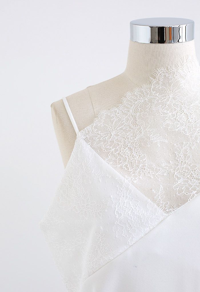 Nifty Dentelle Épissé Cami Top en Blanc