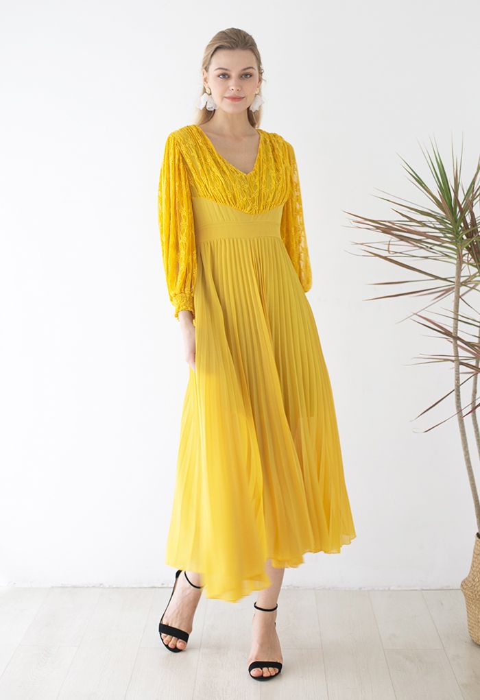 Robe maxi plissée en dentelle à col en V moutarde