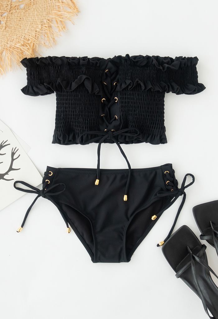 Ensemble de bikini à épaules dénudées et volants à lacets en noir