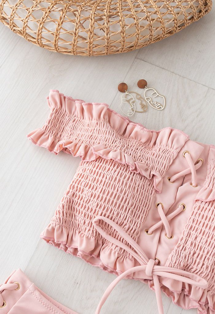 Ensemble de bikini à épaules dénudées et volants à lacets en rose