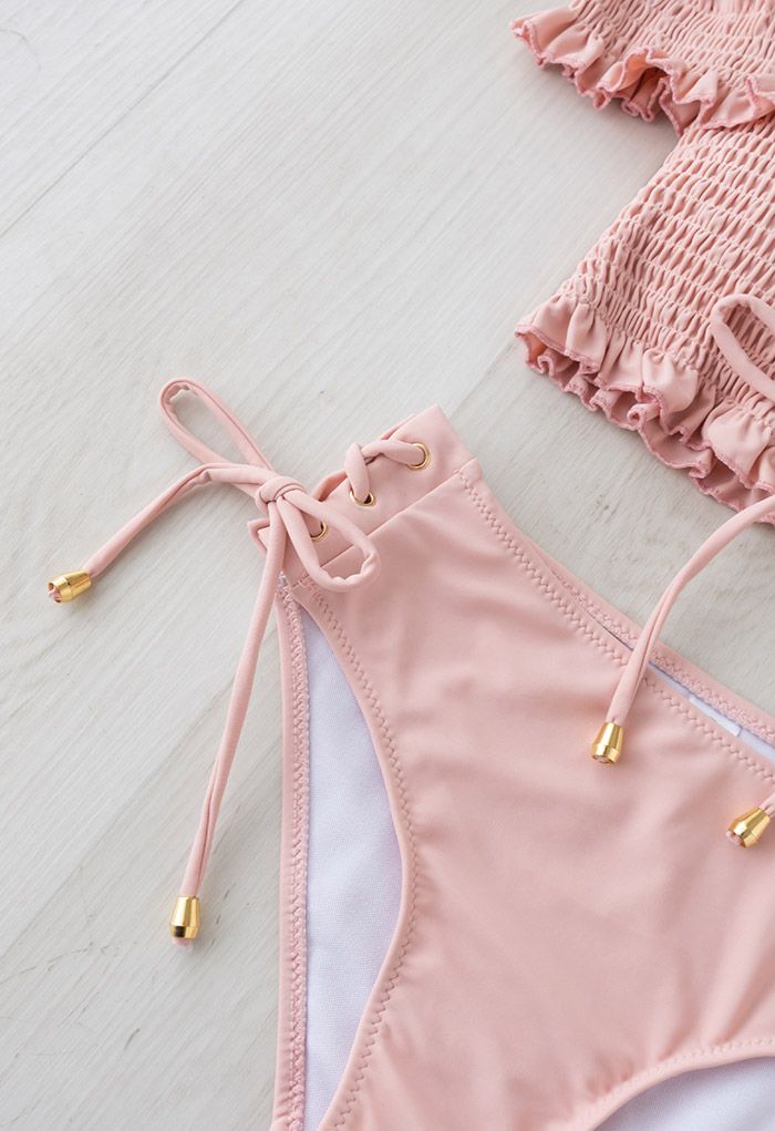 Ensemble de bikini à épaules dénudées et volants à lacets en rose