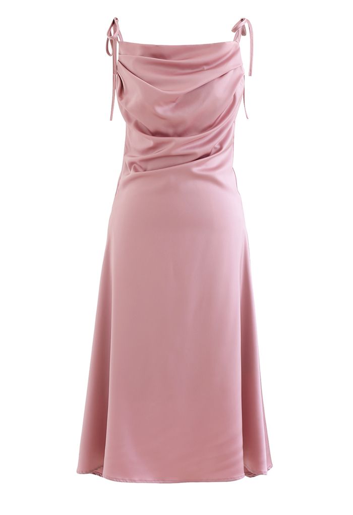 Robe caraco en satiné à col bénitier froncé en rose