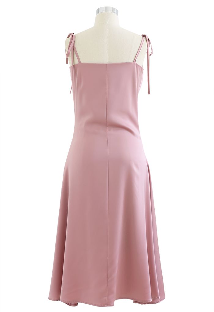 Robe caraco en satiné à col bénitier froncé en rose