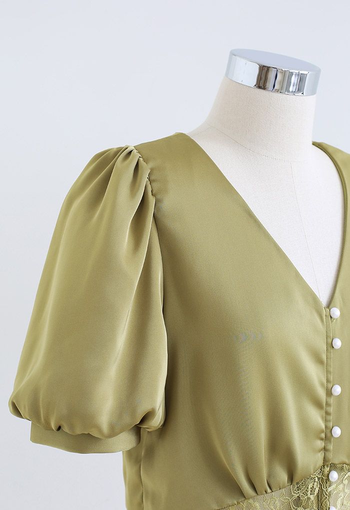 Top taille haute en dentelle à col en V en satin olive