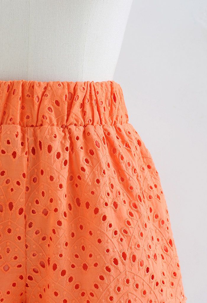 Short à ourlet en zigzag avec œillets en orange