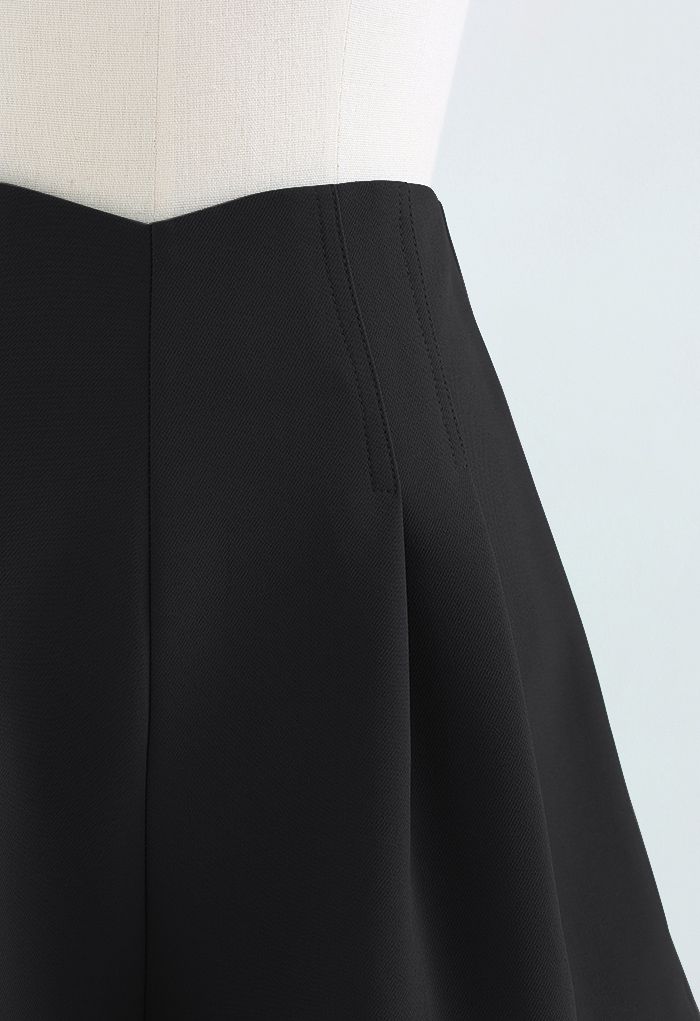 Short plissé à taille cousue en noir