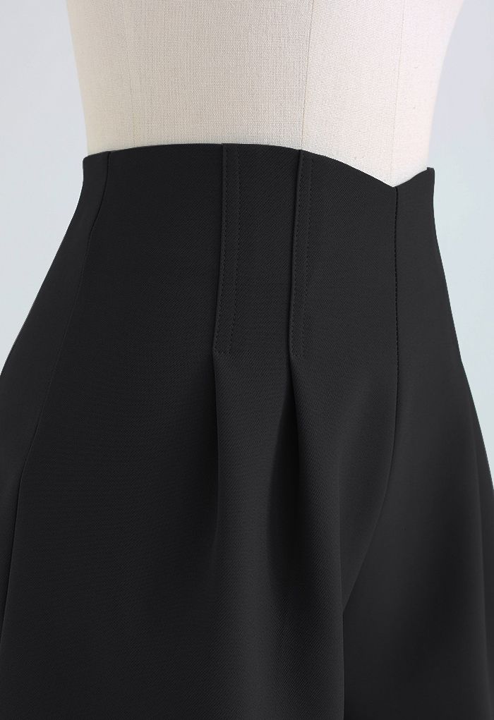 Short plissé à taille cousue en noir