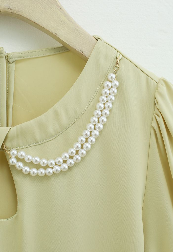 Collier haut en satin à manches courtes en moutarde