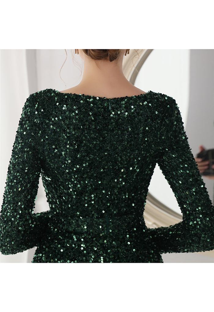 Robe à sequins et encolure en V en maille fendue sur le côté en émeraude