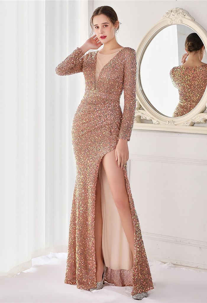 Robe à sequins et encolure en V en maille fendue sur le côté en champagne