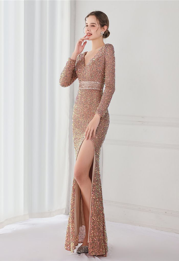 Robe à sequins fendus sur les côtés et encolure en V en champagne