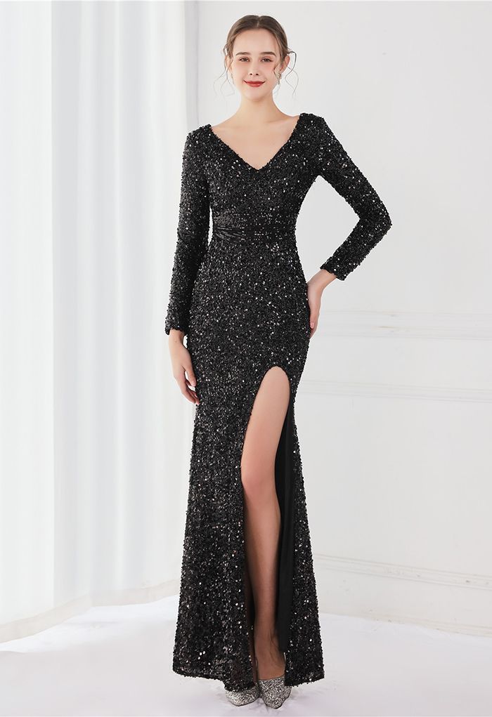 Robe à sequins fendus sur les côtés et encolure en V en noir