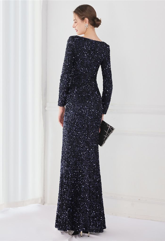 Robe à sequins fendus sur les côtés et encolure en V en bleu marine