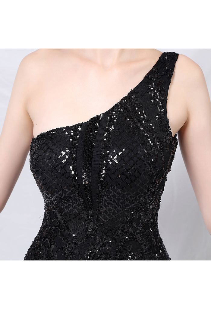 Robe en maille à sequins et treillis floral à une épaule en noir