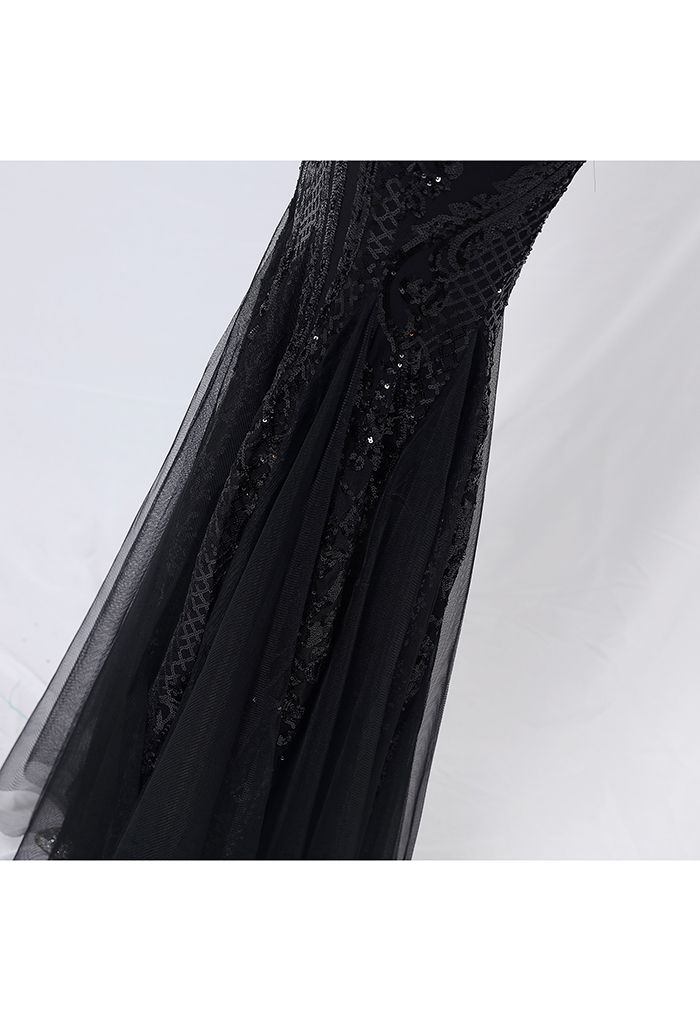 Robe en maille à sequins et treillis floral à une épaule en noir