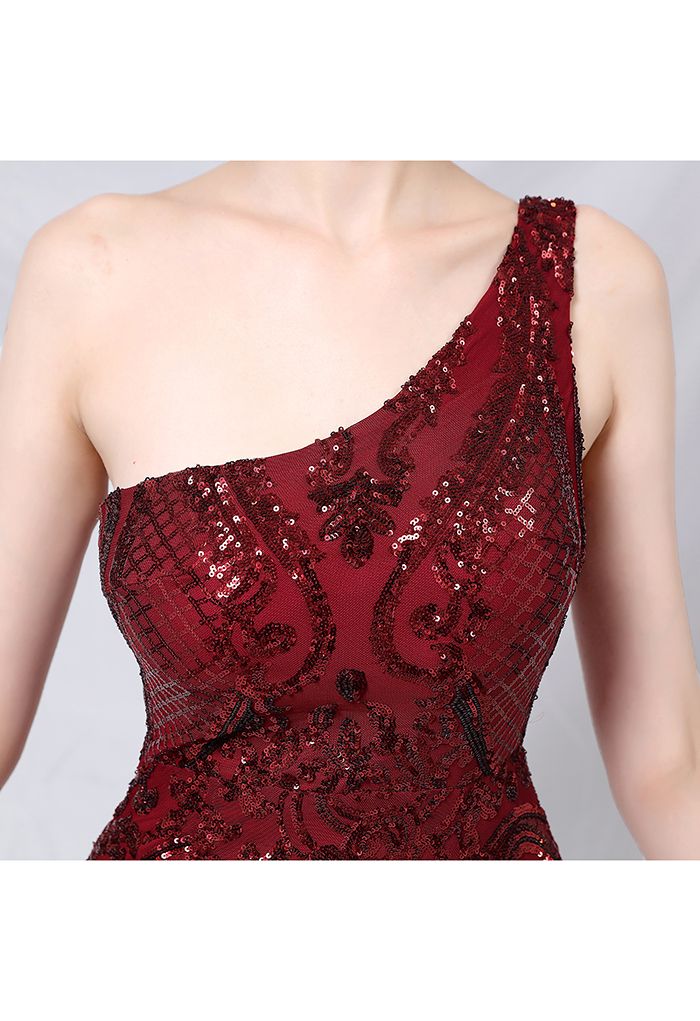 Robe en tulle à sequins et treillis floral à une épaule en bordeaux