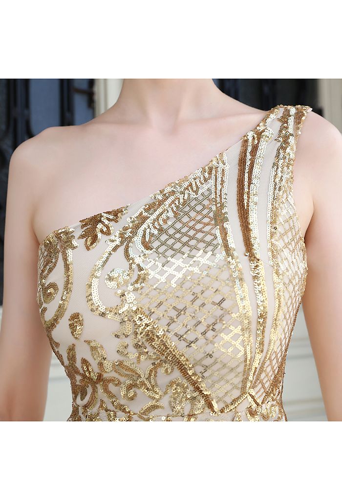 Robe en maille à sequins et treillis fleuri à une épaule en doré