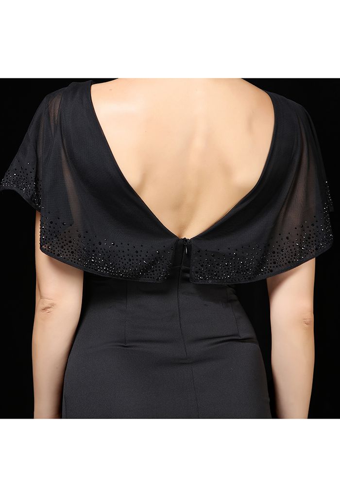 Robe mi-longue fendue à manches volantées et sequins en noir