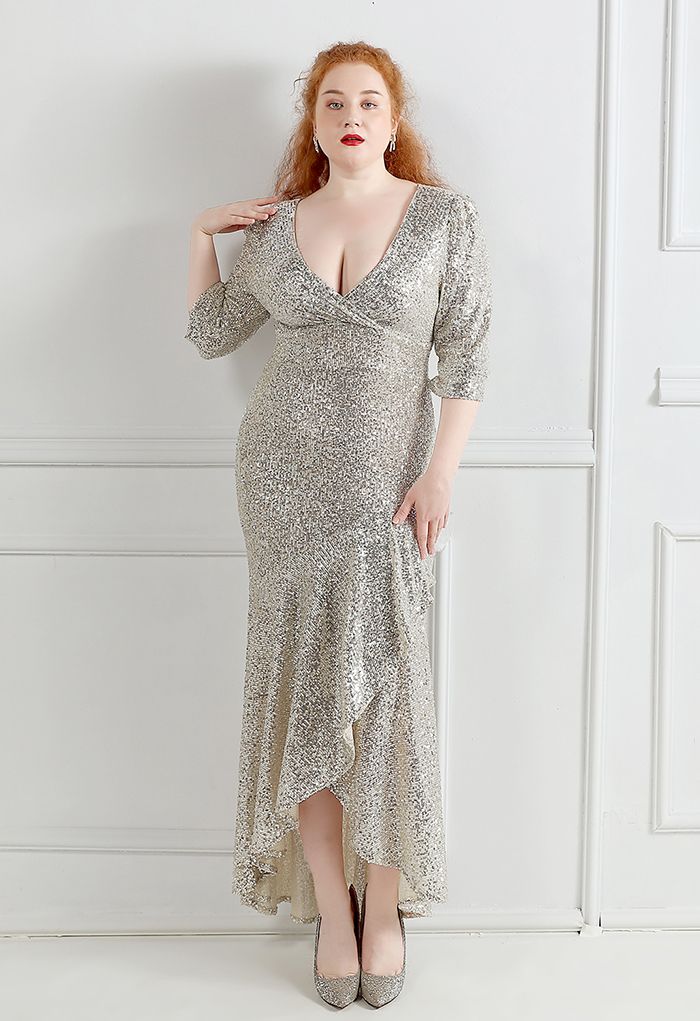 Robe à sequins à volants et manches coudées en argent