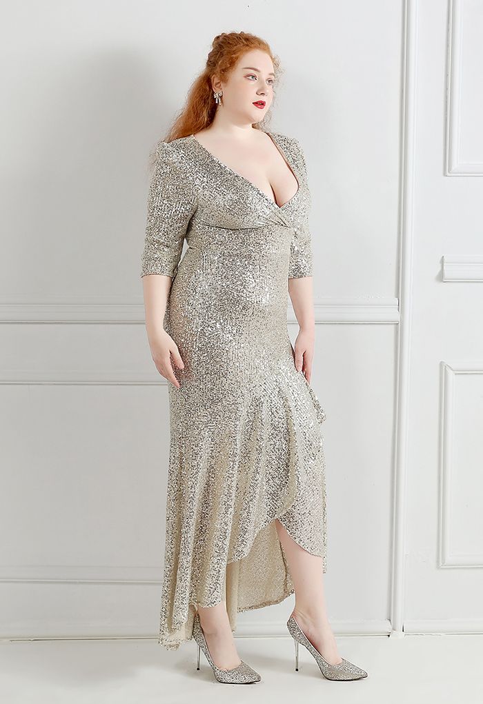 Robe à sequins à volants et manches coudées en argent