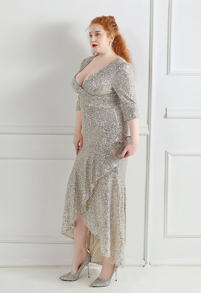 Robe à sequins à volants et manches coudées en argent