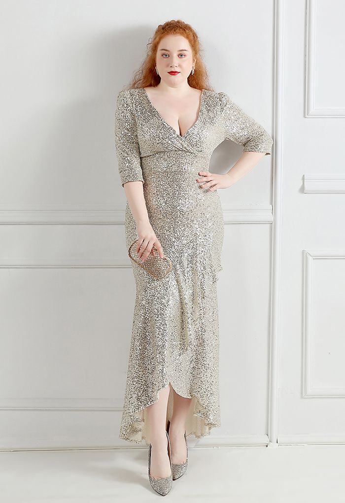 Robe à sequins à volants et manches coudées en argent