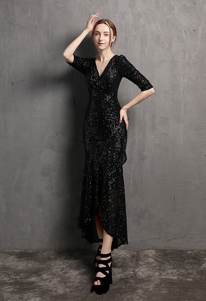 Robe à sequins à volants et manches coudées en noir