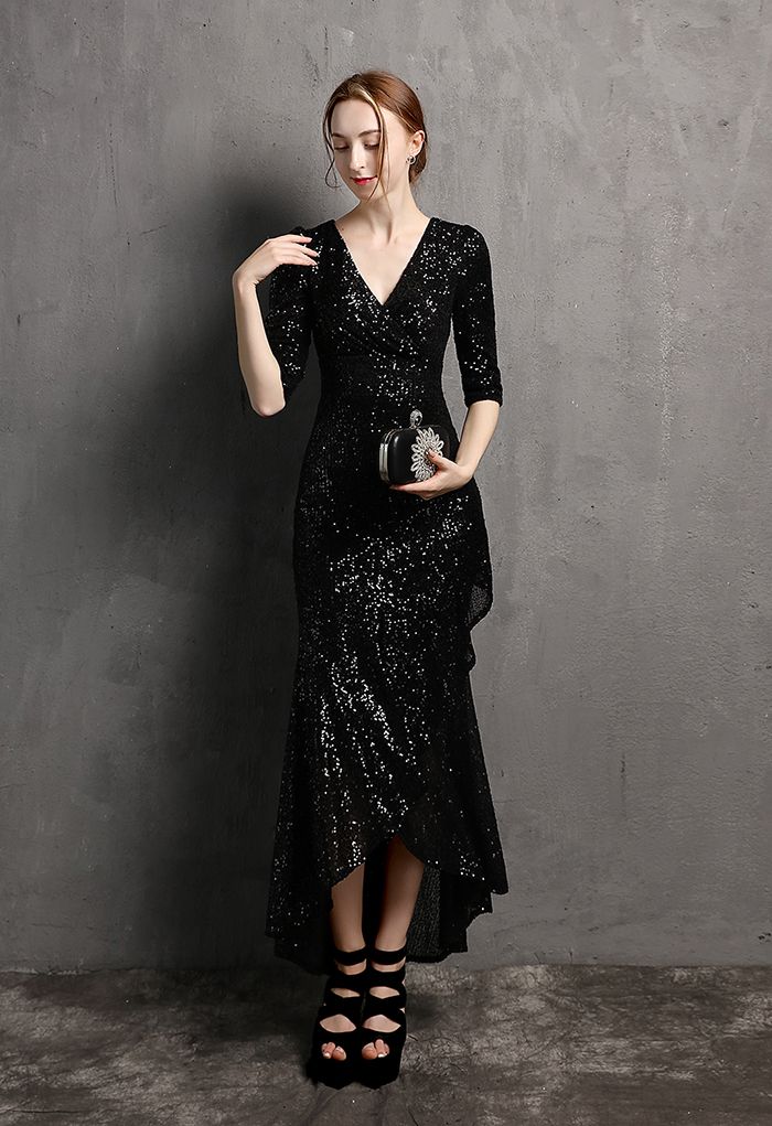 Robe à sequins à volants et manches coudées en noir