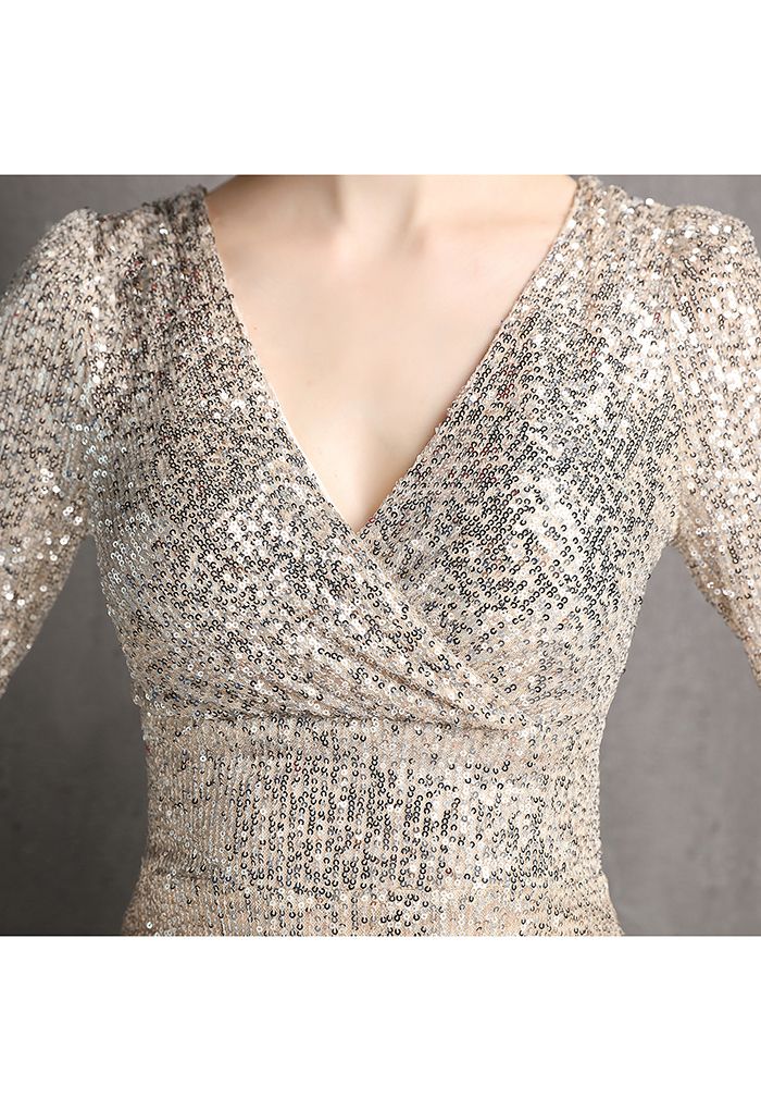 Robe à sequins à volants et manches coudées en argent