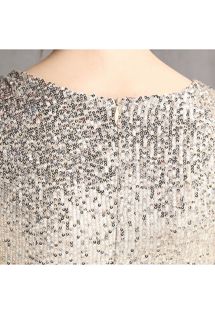 Robe à sequins à volants et manches coudées en argent