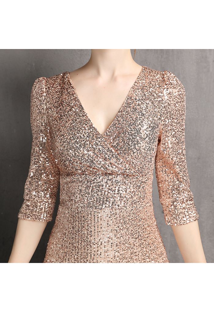 Robe à sequins à volants et manches coudées en champagne