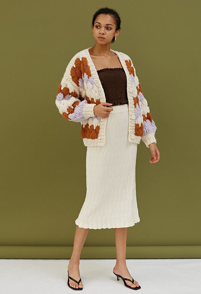 Cardigan épais tricoté à la main à col en V et couleurs contrastées en crème