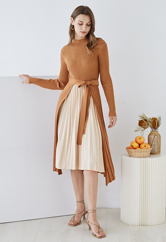 Robe en maille Hi-Lo ceinturée plissée sur le devant en caramel