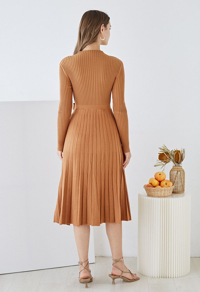 Robe en maille Hi-Lo ceinturée plissée sur le devant en caramel