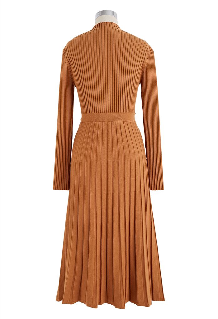 Robe en maille Hi-Lo ceinturée plissée sur le devant en caramel