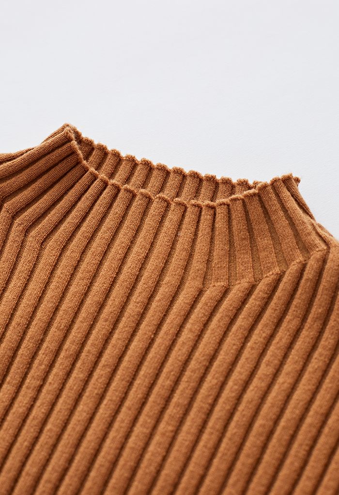 Robe en maille Hi-Lo ceinturée plissée sur le devant en caramel