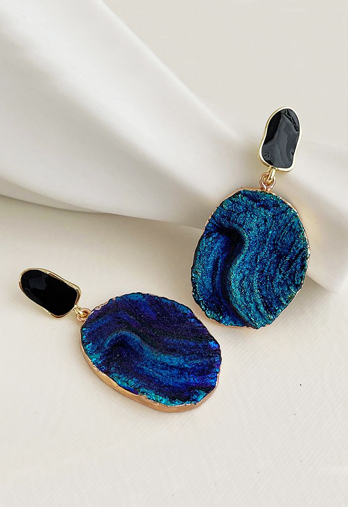 Boucles d'oreilles scintillantes en résine bleu marine