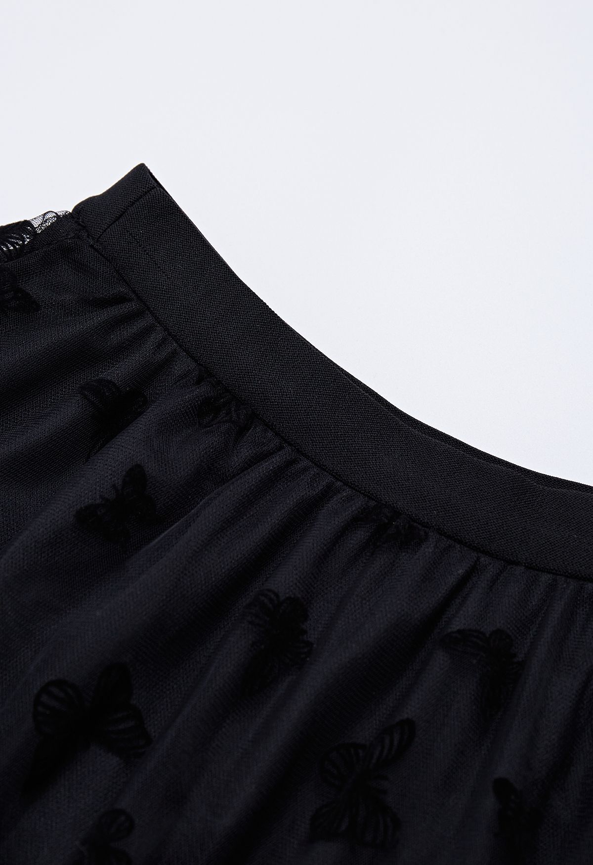 Jupe mi-longue en tulle à maille papillon en velours noir