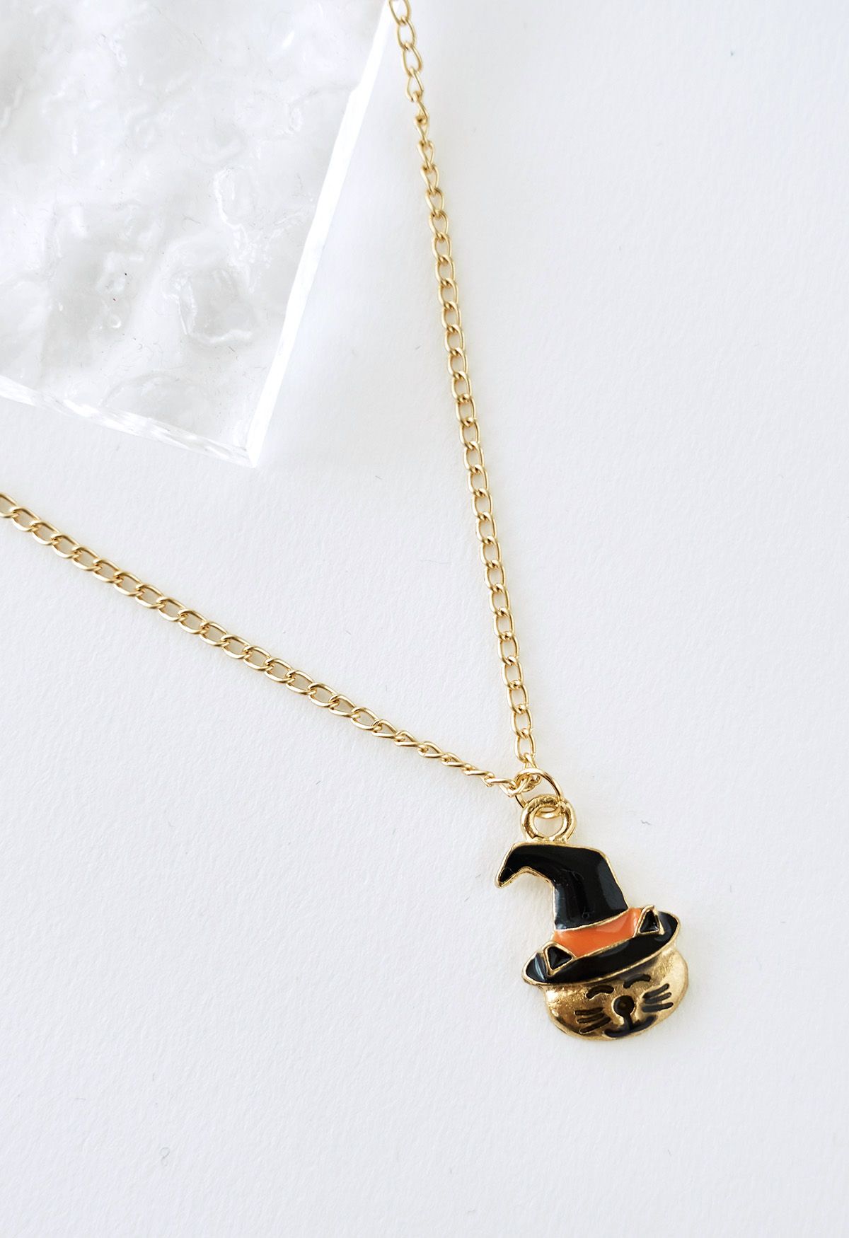 Collier doré chat sorcier