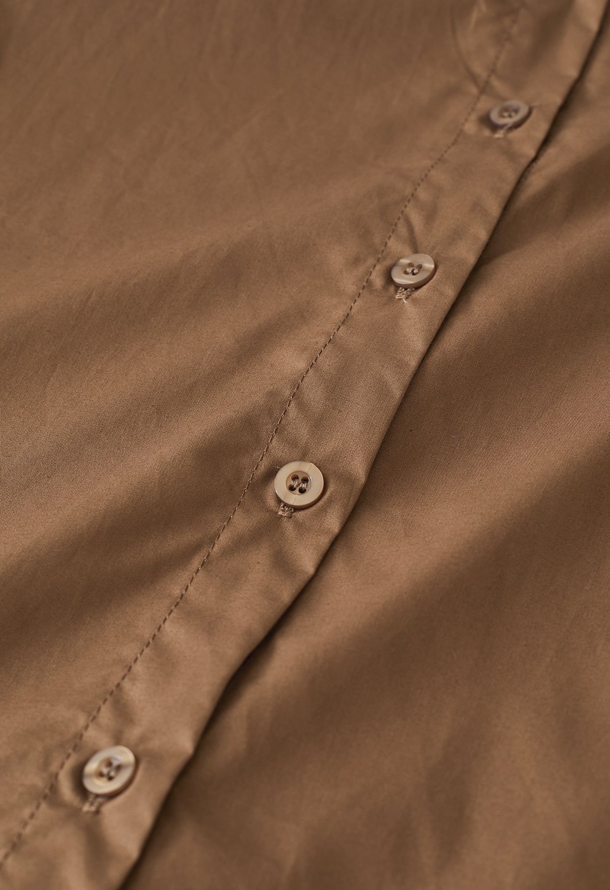 Chemise boutonnée en coton à col pointu en marron
