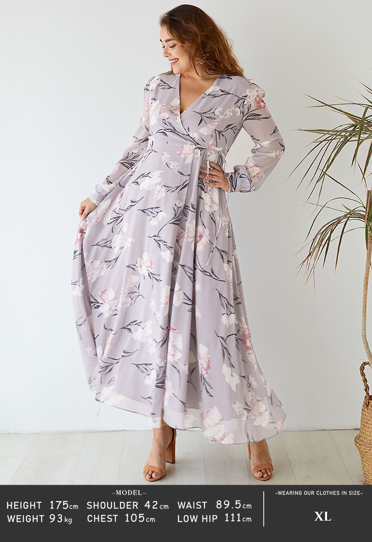 Superbe robe maxi portefeuille en mousseline de soie à imprimé floral lavande