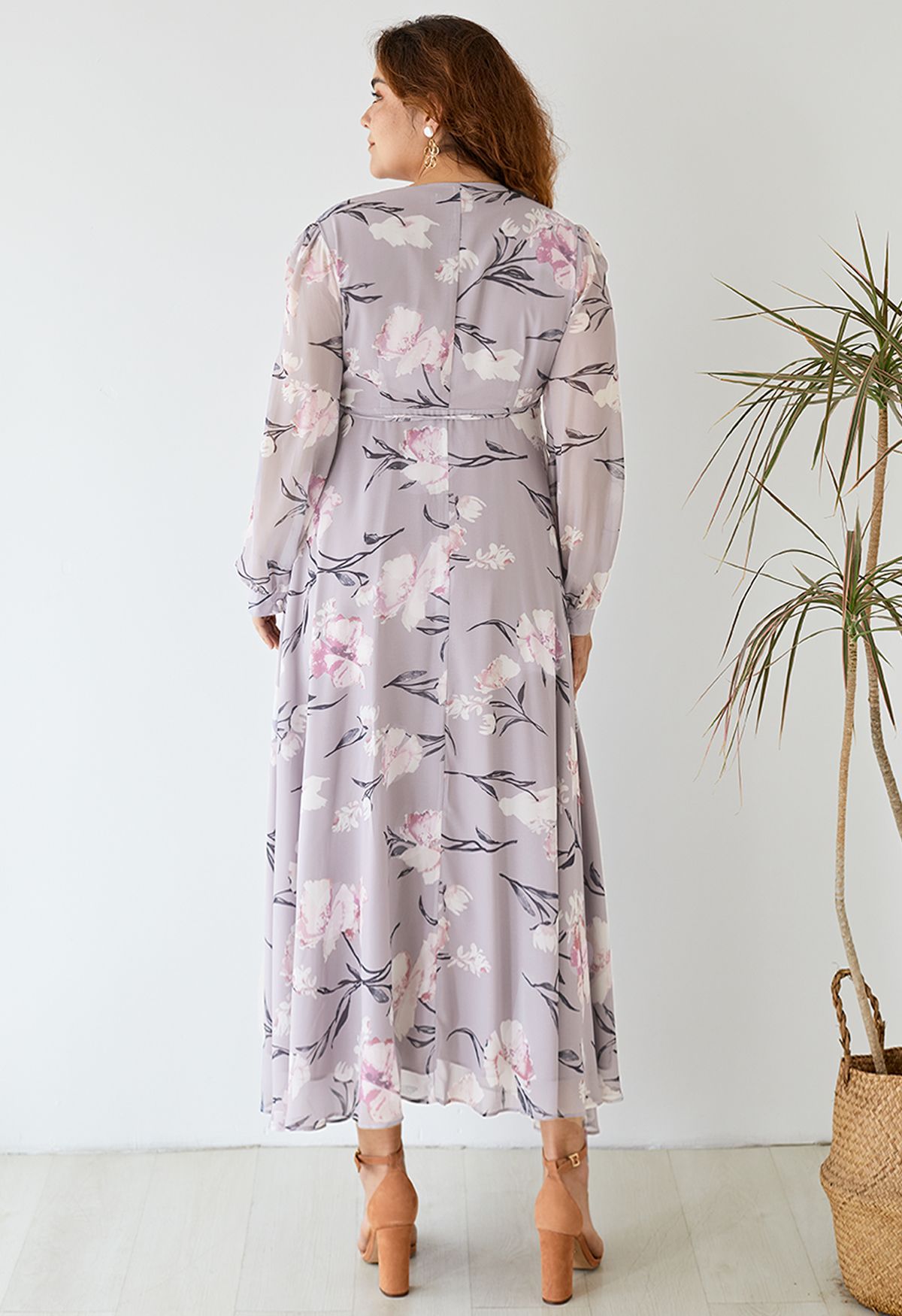 Superbe robe maxi portefeuille en mousseline de soie à imprimé floral lavande