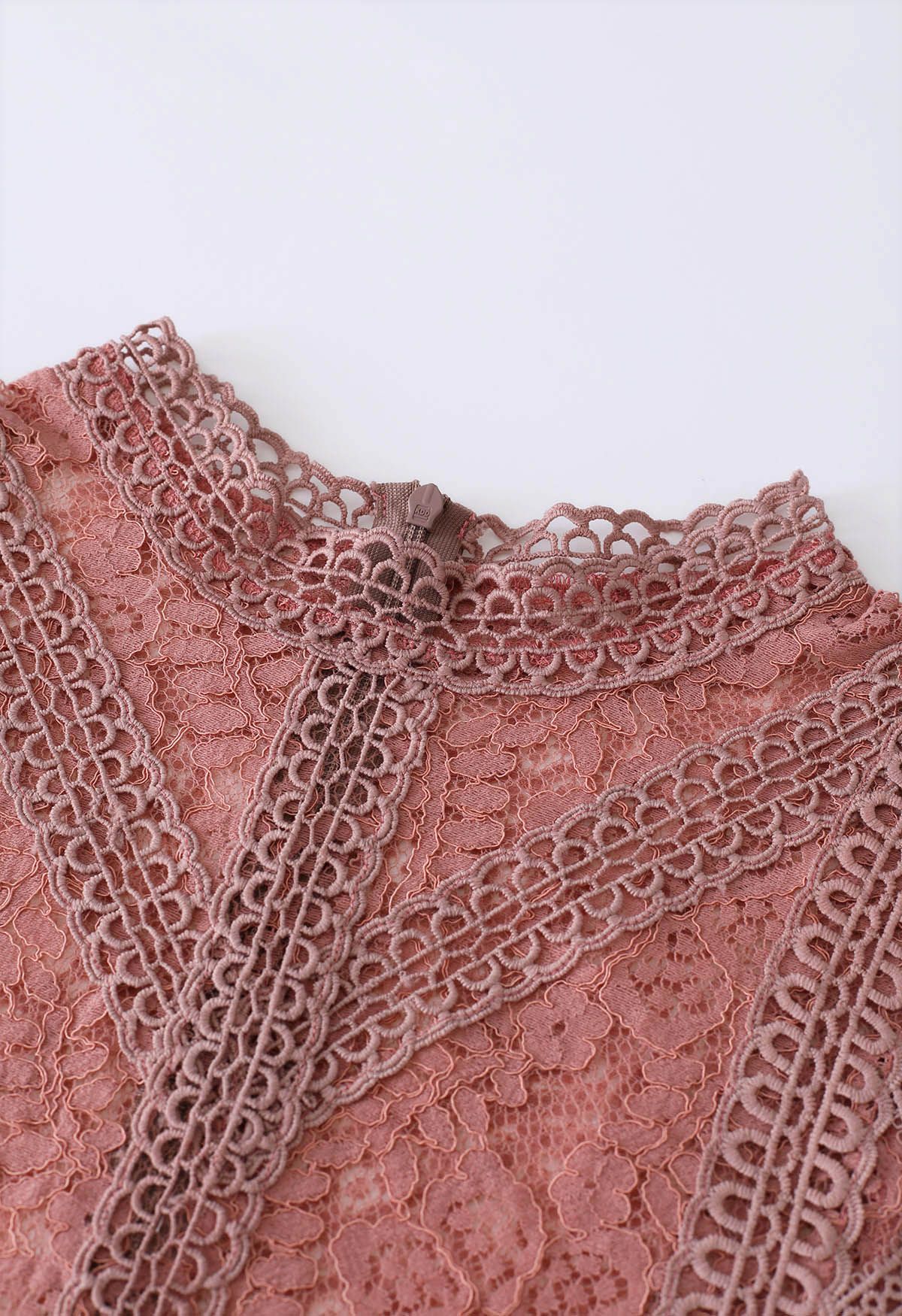 Votre haut Sassy Start en dentelle au crochet sans manches en corail